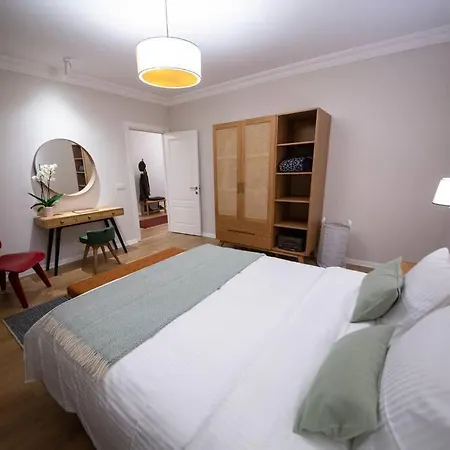 Otel Spacious Luxury Flat In The Heart Of 4*